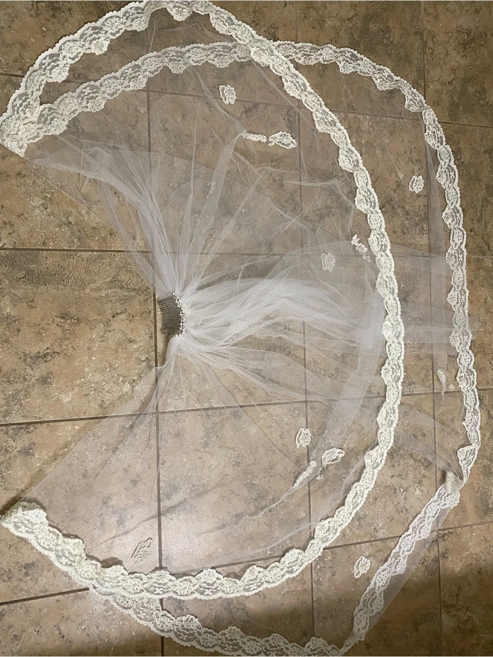Ivory 2 Tiered Pearl Lace-Edged Appliqué Scalloped 35”L Comb Wedding Bridal Veil